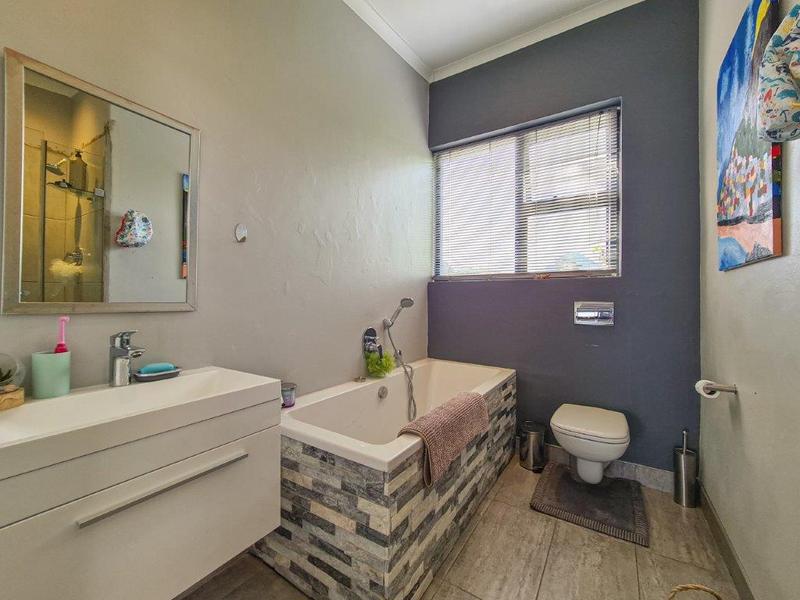 5 Bedroom Property for Sale in Hout Bay Western Cape